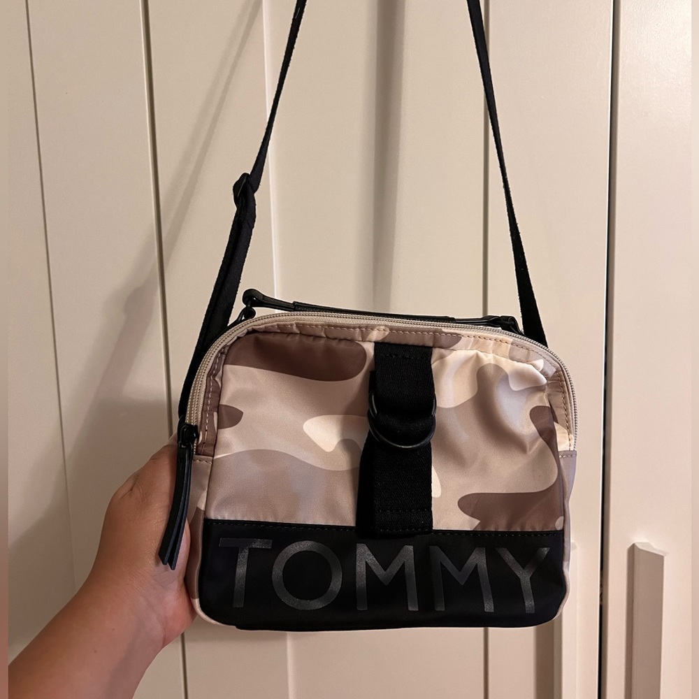 Tommy Hilfiger Crossbody Bag